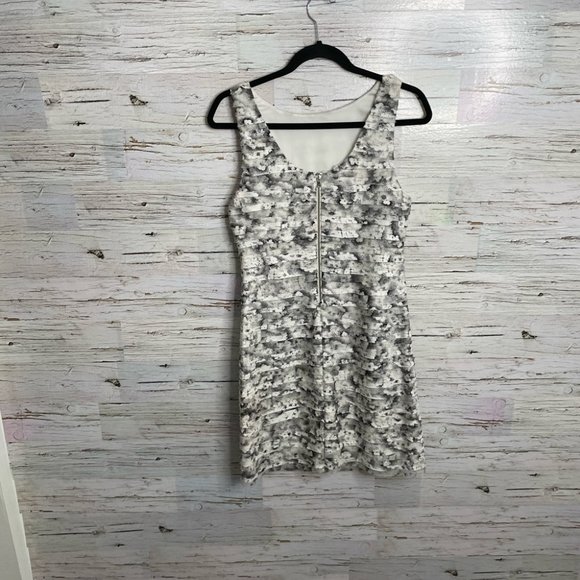 Alice & Olivia Tegan black white tiered dress silk ruffle size 6 - Picture 8 of 11